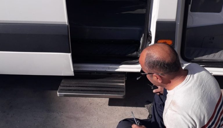 MİNİBÜS MİDİBÜS Otomatik kayar kapı moturu kayar basamak motoru sistemi montajı tadilatı tamiratı Ankara, ali acar usta 05389606235