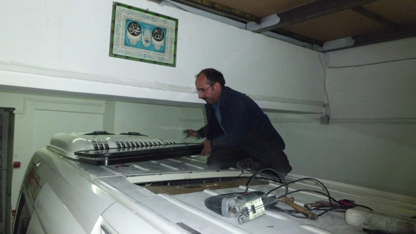 minibüs midibüs cam havadanlık montajı ankara ali acar usta ankarada 05323118894